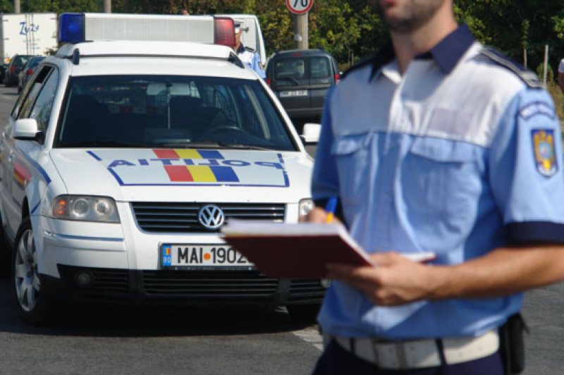 MARAMUREŞ: Poliţiştii au aplicat 159 de sancţiuni contravenţionale şoferilor indisciplinaţi şi au reţinut în vederea suspendării 14 permise de conducere MARAMUREŞ: Poliţiştii au aplicat 159 de sancţiuni contravenţionale şoferilor indisciplinaţi şi au reţinut în vederea suspendării 14 permise de conducere