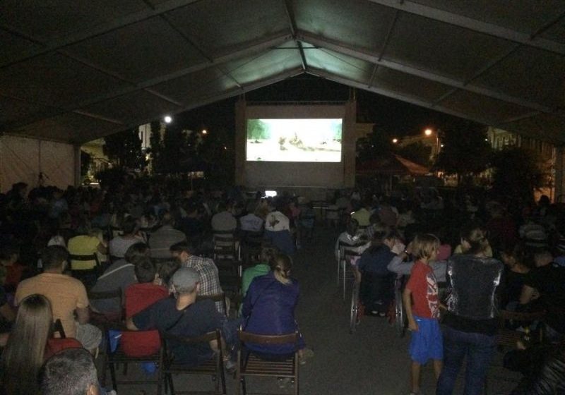 SIGHET: Public numeros și în cea de-a doua seară de festival internațional de film. Sighetenii au vizionat proiecțiile până după miezul nopții