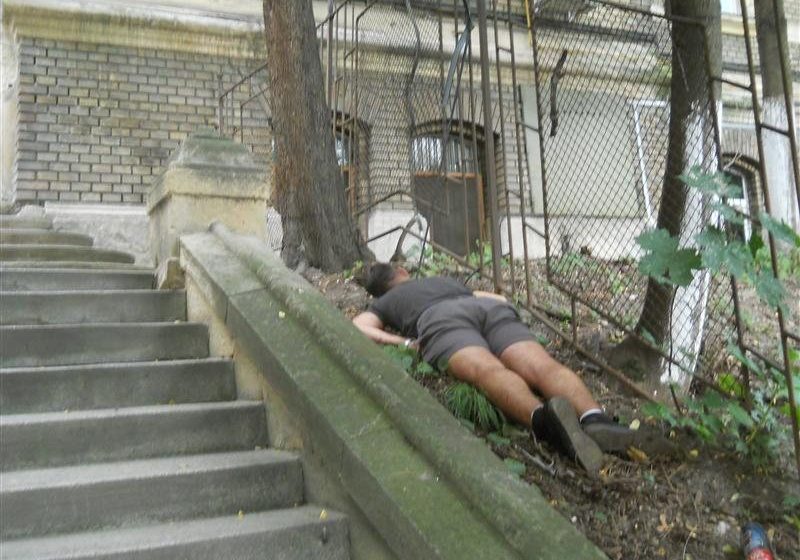 ULTIMĂ ORĂ: Un tânăr din Baia Mare s-a spânzurat în curtea Universităţii de Medicină şi Farmacie din Cluj ULTIMĂ ORĂ: Un tânăr din Baia Mare s-a spânzurat în curtea Universităţii de Medicină şi Farmacie din Cluj
