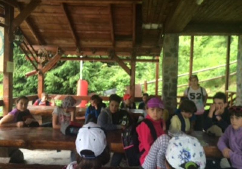 CAVNIC: Jandarmii montani au desfăşurat diverse activităţi împreună cu un grup de copii aflaţi în tabăra de vară