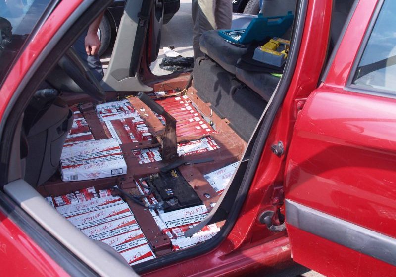 CONTRABANDĂ: 1000 pachete cu ţigări confiscate de poliţiştii din Tăuţii Măgherăuş CONTRABANDĂ: 1000 pachete cu ţigări confiscate de poliţiştii din Tăuţii Măgherăuş