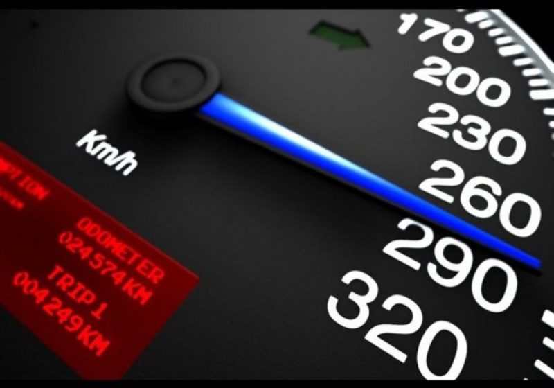 VITEZĂ: Şofer prins de radar în timp ce circula cu 215 kilometri pe oră
