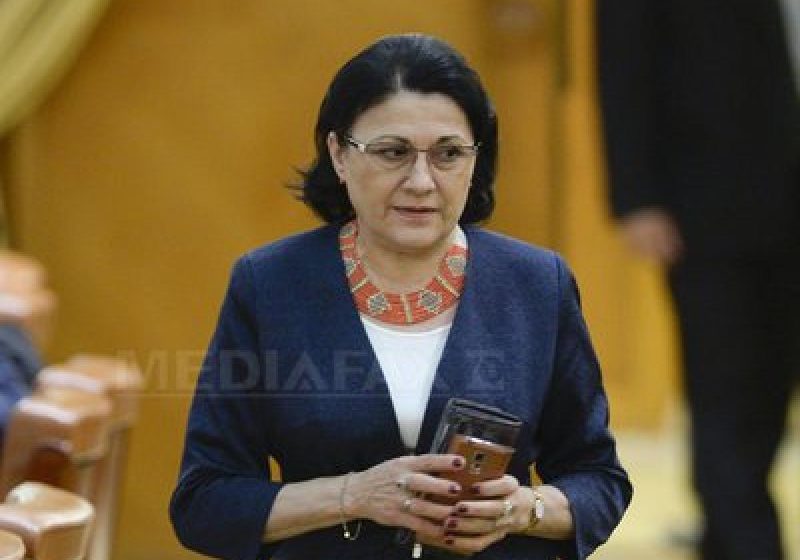 ECATERINA ANDRONESCU: Nu am negociat o posibilă candidatură la şefia interimară