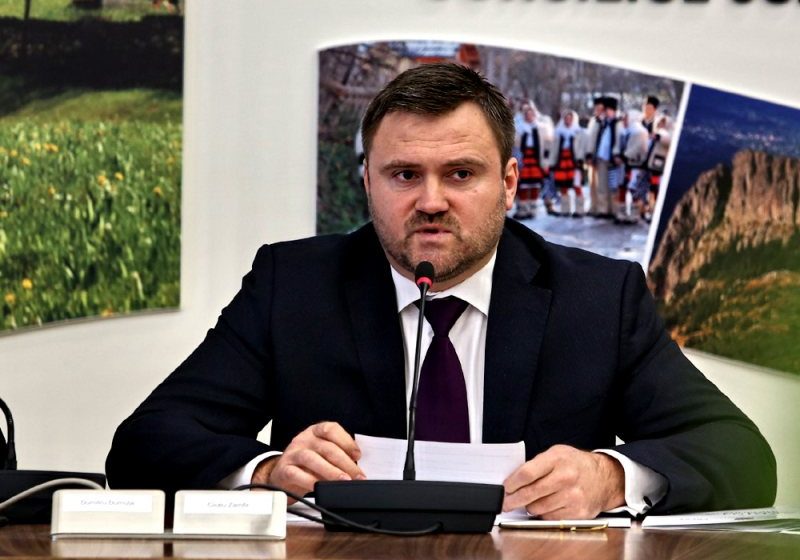 MARAMUREȘ: Lucrările la rețeaua de apă și canal din Cavnic, o problemă pentru reabilitarea drumului Baia Sprie – Bârsana