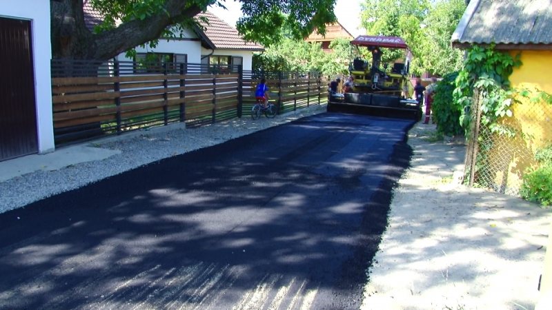 SIGHET: Strada Mihai Marina, asfaltată după lucrările la rețeaua de apă și canal SIGHET: Strada Mihai Marina, asfaltată după lucrările la rețeaua de apă și canal