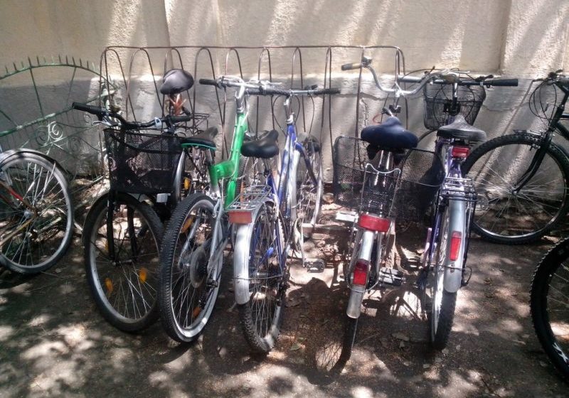 SIGHET: Un bărbat de 67 de ani a furat două biciclete din parcarea unui supermarket din municipiu