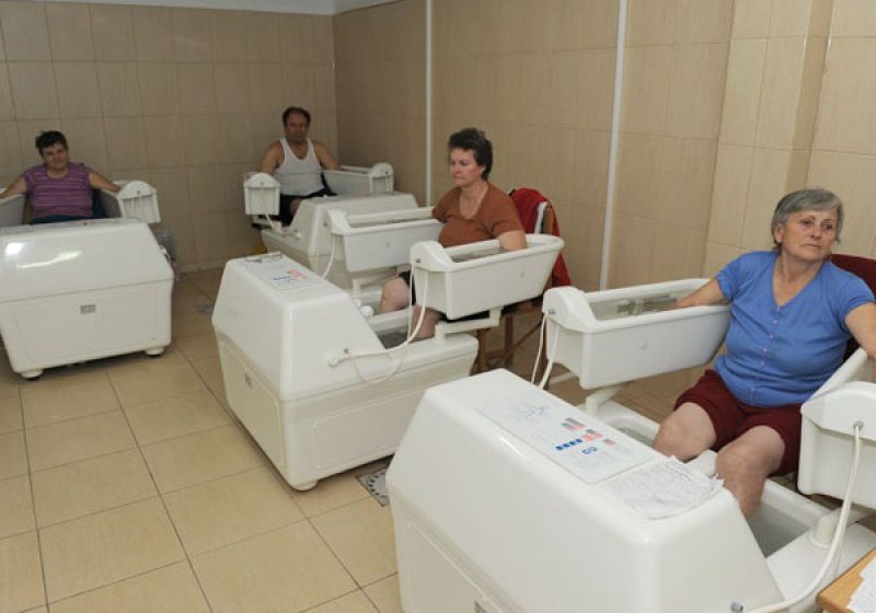 MARAMUREŞ: Pensionarii maramureşeni mai au la dispoziţie o săptămână pentru a-şi ridica biletele de tratament din seria a 13-a