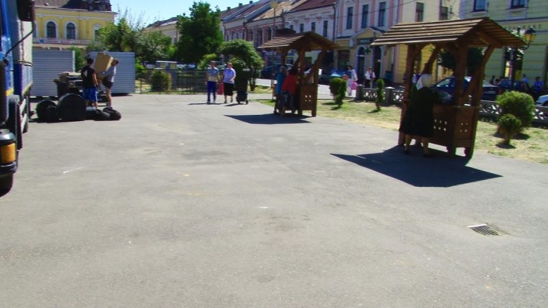 SIGHET: 80 de metri cubi de deșeuri s-au adunat în urma festivalului. Societatea de salubrizare a igienizat zona încă de la primele ore ale dimineții SIGHET: 80 de metri cubi de deșeuri s-au adunat în urma festivalului. Societatea de salubrizare a igienizat zona încă de la primele ore ale dimineții