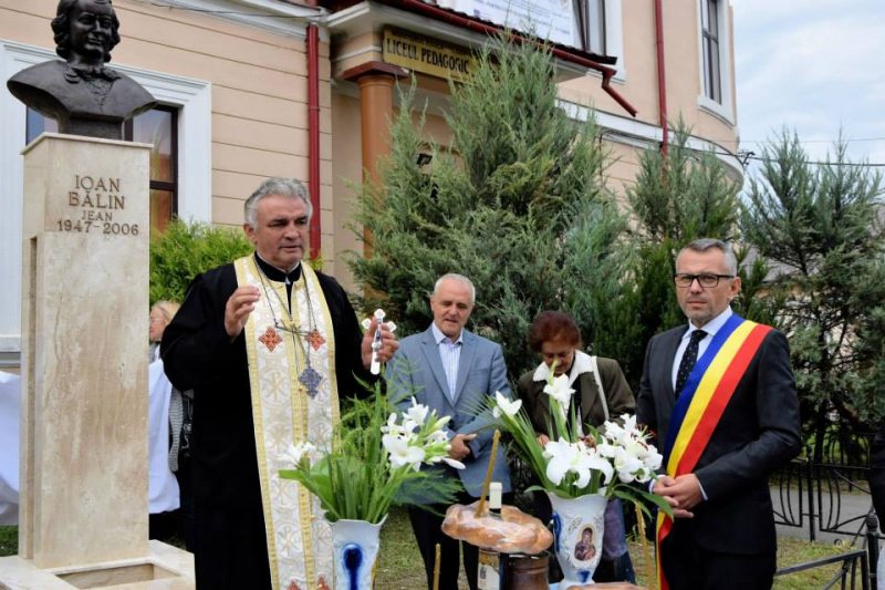 SIGHET: Bustul filosofului Ioan Bălin a fost dezvelit în prezenţa mai multor oficialităţi SIGHET: Bustul filosofului Ioan Bălin a fost dezvelit în prezenţa mai multor oficialităţi