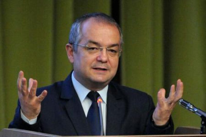 EMIL BOC: E bine ca oamenii politici să țină cont și de părerile specialiștilor când iau decizii EMIL BOC: E bine ca oamenii politici să țină cont și de părerile specialiștilor când iau decizii