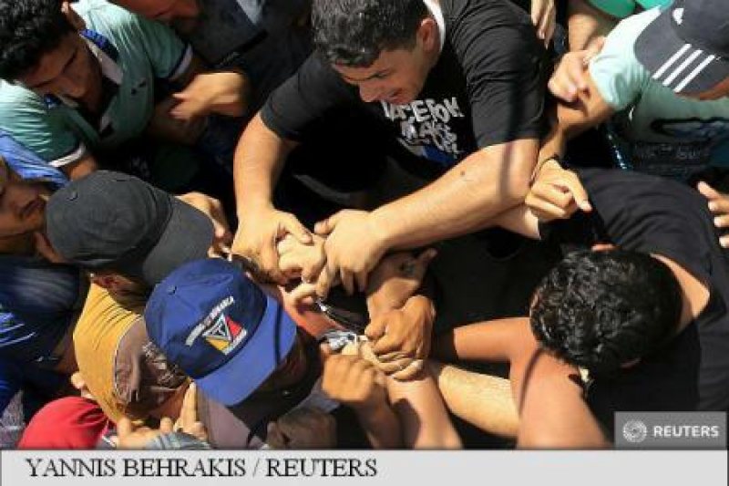 GRECIA: Ciocniri între imigranți și poliție pe insula Kos, situația riscă să scape de sub control GRECIA: Ciocniri între imigranți și poliție pe insula Kos, situația riscă să scape de sub control