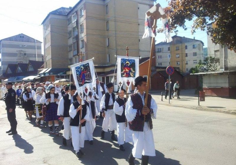 SIGHET: Elevi și studenți greco-catolici vor parcurge peste 160 de kilometri pe jos, într-un pelerinaj