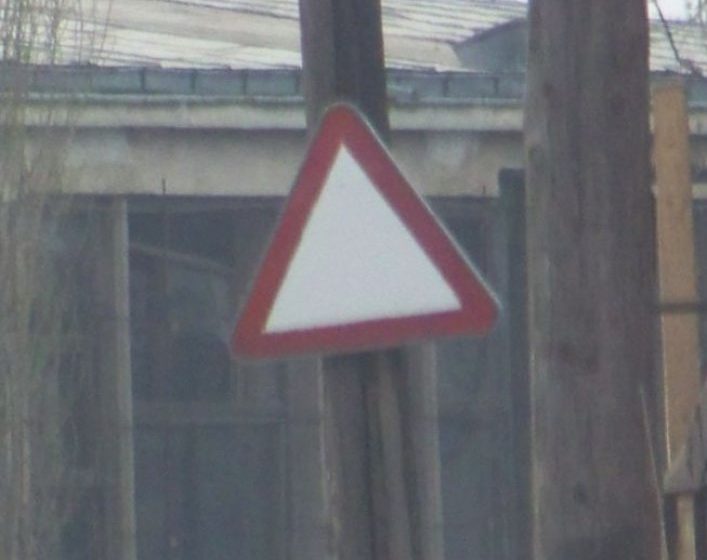 GĂRDANI: Nu a acordat prioritate şi a provocat un accident soldat cu rănirea a două persoane