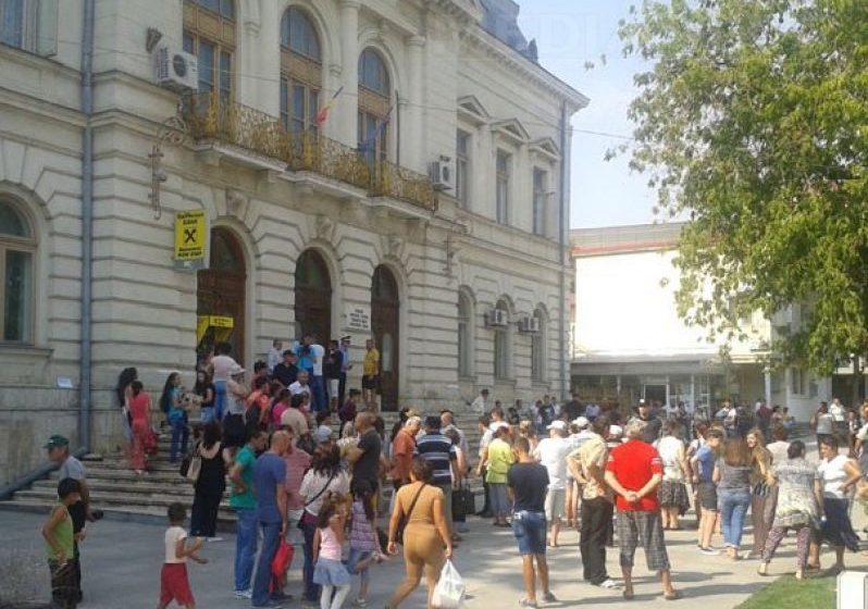 VASLUI: Cei șapte tineri din Văleni acuzați de viol rămân în arest preventiv VASLUI: Cei șapte tineri din Văleni acuzați de viol rămân în arest preventiv