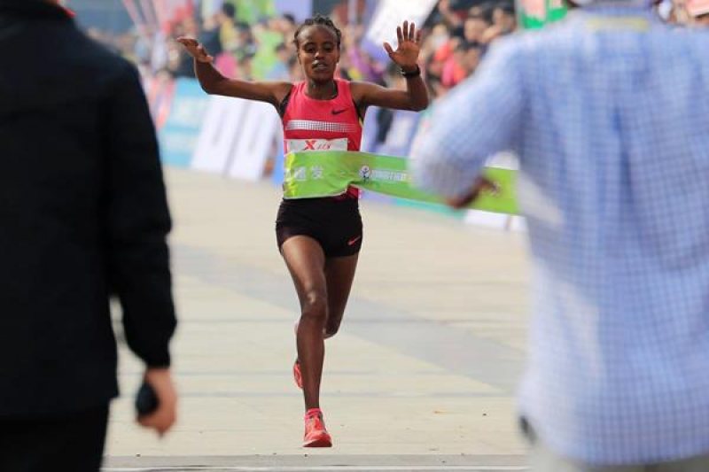 ATLETISM- CM 2015: Etiopianca Mare Dibaba a câștigat aurul în proba de maraton ATLETISM- CM 2015: Etiopianca Mare Dibaba a câștigat aurul în proba de maraton