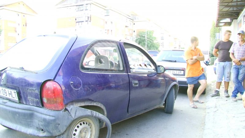 SIGHET: Două mașini s-au ciocnit pe strada Bogdan Vodă SIGHET: Două mașini s-au ciocnit pe strada Bogdan Vodă