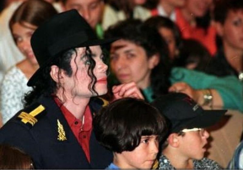 FAIMĂ: Copiii lui Michael Jackson au cheltuit 4 milioane de euro într-un an FAIMĂ: Copiii lui Michael Jackson au cheltuit 4 milioane de euro într-un an