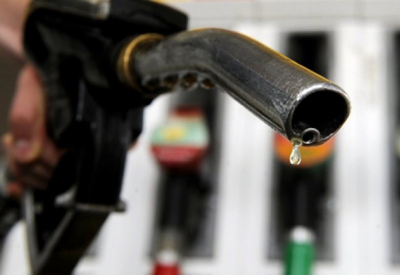 MAI IEFTIN: Preţul carburanţilor a scăzut în ultimele zile. Află cu cât MAI IEFTIN: Preţul carburanţilor a scăzut în ultimele zile. Află cu cât