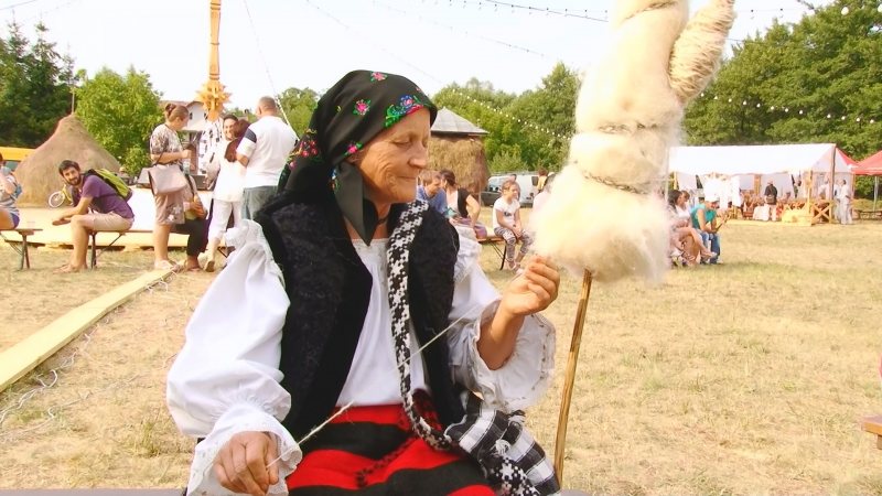REPORTAJUL ZILEI: Pălăguţa Hodor, stăpâna fuiorului din Maramureş REPORTAJUL ZILEI: Pălăguţa Hodor, stăpâna fuiorului din Maramureş