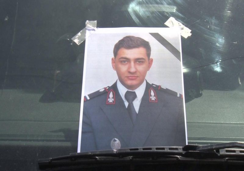 BAIA MARE: Pompierul care s-a spânzurat la Cluj a fost condus pe ultimul drum BAIA MARE: Pompierul care s-a spânzurat la Cluj a fost condus pe ultimul drum