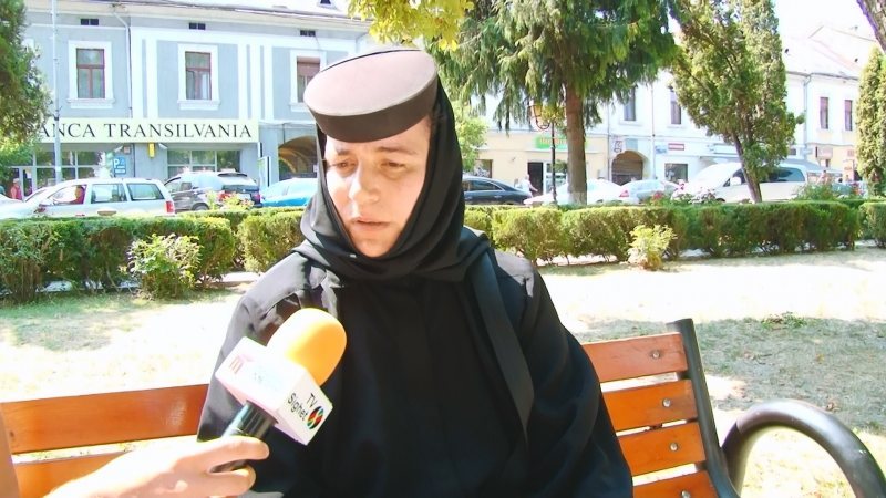 REPORTAJUL ZILEI: O măicuţă din Rona de Sus a fost evacuată de la Mănăstire REPORTAJUL ZILEI: O măicuţă din Rona de Sus a fost evacuată de la Mănăstire