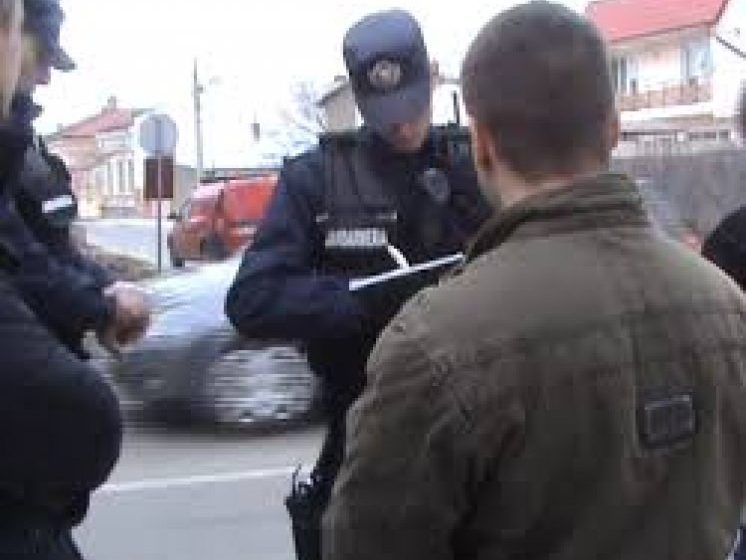 MARAMUREŞ: La sfârşitul săptămânii trecute, jandarmii maramurşeni au aplicat 23 de sancţiuni contravenţionale în valoare de peste 5.000 de lei MARAMUREŞ: La sfârşitul săptămânii trecute, jandarmii maramurşeni au aplicat 23 de sancţiuni contravenţionale în valoare de peste 5.000 de lei