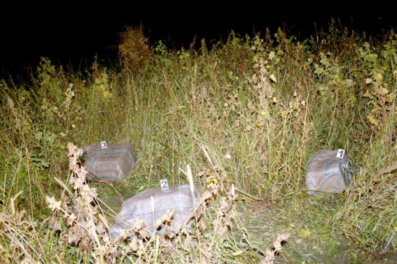 SIGHET: Țigări ascunse în vegetație, descoperite în apropierea frontierei SIGHET: Țigări ascunse în vegetație, descoperite în apropierea frontierei