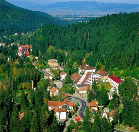 VÂLCEA: Număr record de turiști în această vară în stațiunea Călimănești – Căciulata