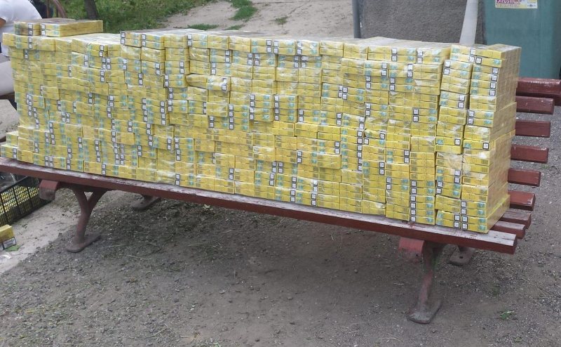 VIŞEU DE SUS: 2 800 pachete cu ţigări de contrabandă confiscate de poliţişti VIŞEU DE SUS: 2 800 pachete cu ţigări de contrabandă confiscate de poliţişti