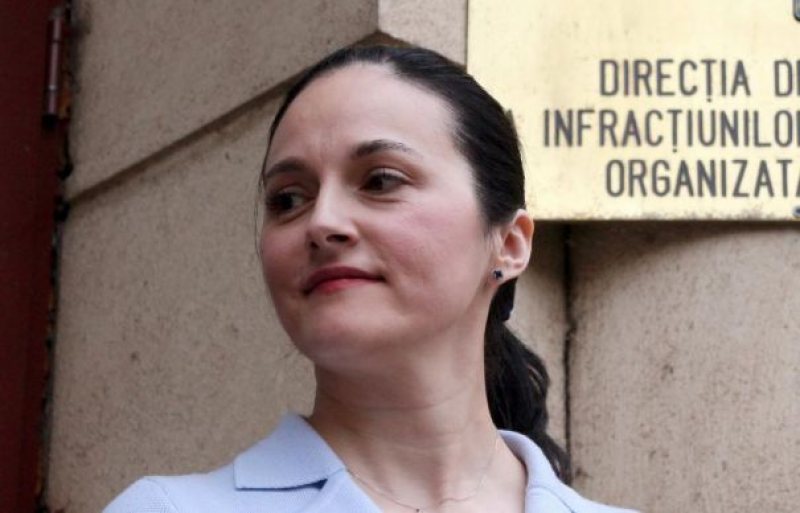 LAURA VOICU (AVOCAT): Alina Bica a fost reținută pentru că ar fi primit fabuloasa sumă de 17.000 euro LAURA VOICU (AVOCAT): Alina Bica a fost reținută pentru că ar fi primit fabuloasa sumă de 17.000 euro