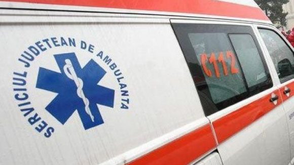 Au ajuns la spital după ce s-au răsturnat cu tractorul Au ajuns la spital după ce s-au răsturnat cu tractorul