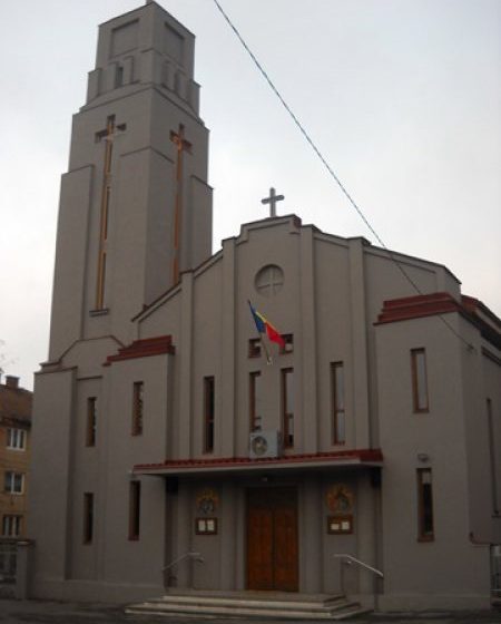 HOȚI FĂRĂ DUMNEZEU: Au vrut să fure marmura de pe o cruce a unei biserici din Baia Mare HOȚI FĂRĂ DUMNEZEU: Au vrut să fure marmura de pe o cruce a unei biserici din Baia Mare