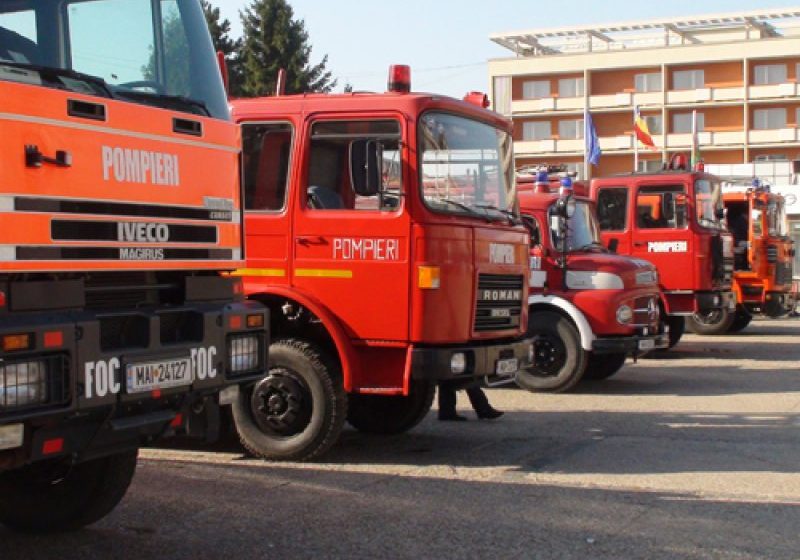 BAIA MARE: Expoziţie tehnică de luptă prezentată de ISU Maramureş
