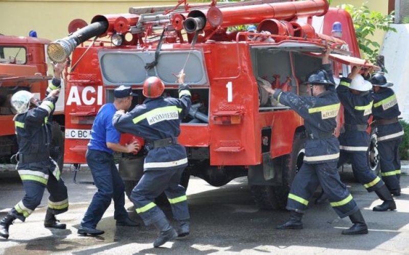 BAIA MARE: Tehnica de intervenţie aflată în dotarea Inspectoratului pentru Situaţii de Urgenţă Maramureş este prezentată celor interesaţi BAIA MARE: Tehnica de intervenţie aflată în dotarea Inspectoratului pentru Situaţii de Urgenţă Maramureş este prezentată celor interesaţi