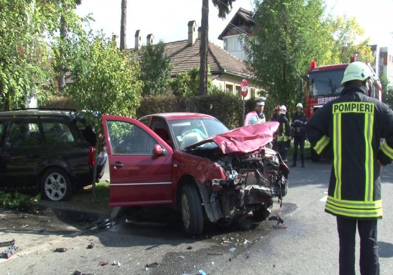 BAIA MARE: Doi răniți în urma unui accident în care s-au tamponat două mașini