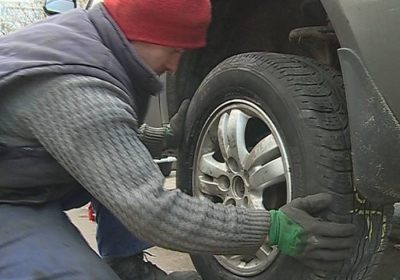 MARAMUREȘ: Amenzi usturătoare pentru șoferii care nu își vor schimba la timp cauciucurile cu cele de iarnă