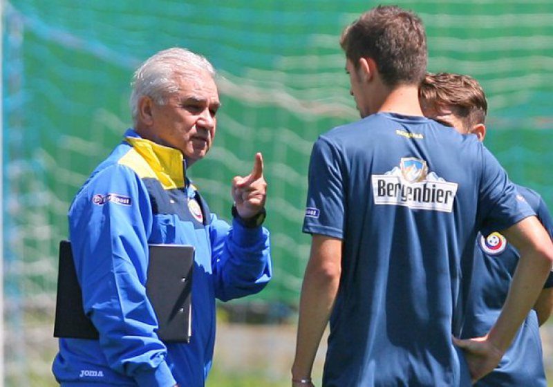 FOTBAL: Anghel Iordănescu rămâne selecționer până la finalul EURO 2016 FOTBAL: Anghel Iordănescu rămâne selecționer până la finalul EURO 2016