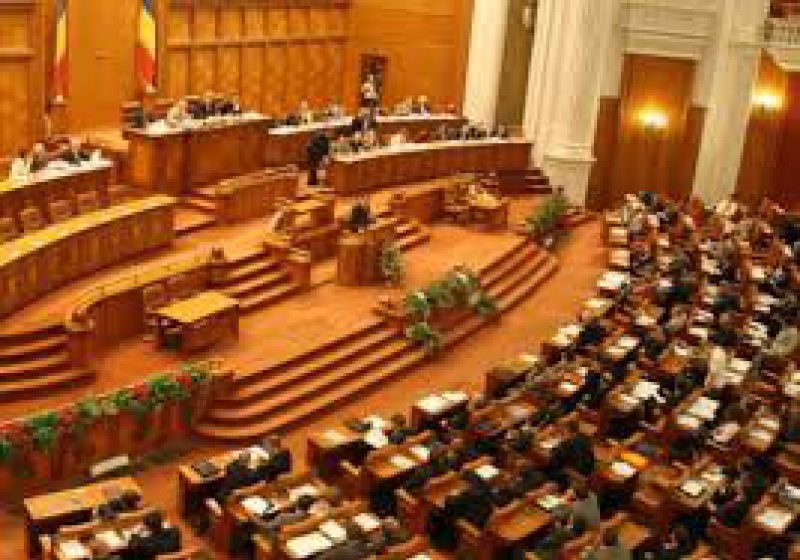CAMERA DEPUTAŢILOR: Proiect care prevede sancționarea miniștrilor Educației, adoptat tacit