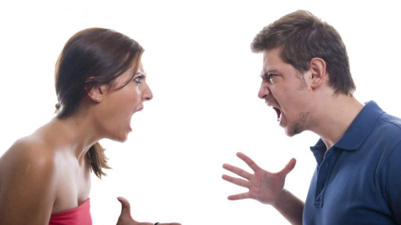 SIGHET: A fost nevoie de intervenţia jandarmilor pentru aplanarea unor discuţii contradictorii aprinse SIGHET: A fost nevoie de intervenţia jandarmilor pentru aplanarea unor discuţii contradictorii aprinse