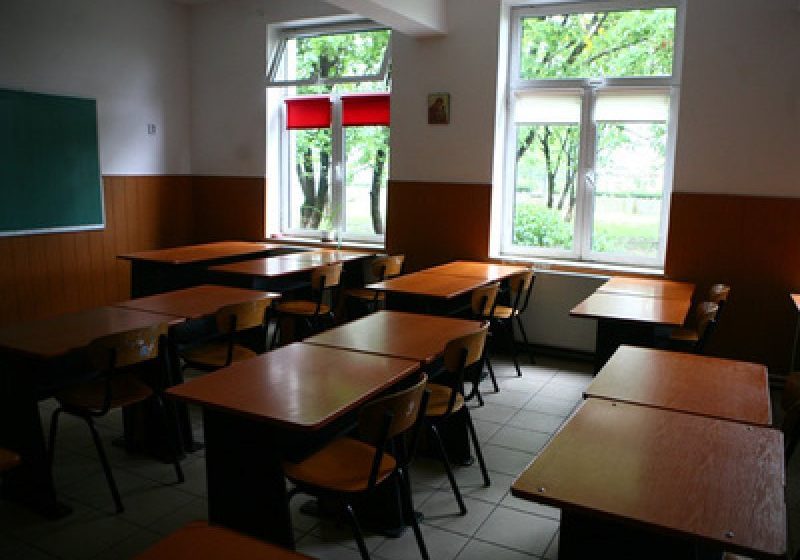 BACĂU: Elevă de liceu, dispărută de la un internat din Bacău. Tânăra de 16 ani este căutată de poliţişti