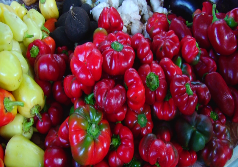 PROIECT: Marile magazine ar putea fi obligate să vândă carne, fructe și legume din producția autohtonă în proporție de minimum 51% PROIECT: Marile magazine ar putea fi obligate să vândă carne, fructe și legume din producția autohtonă în proporție de minimum 51%