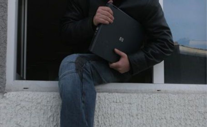 BAIA MARE: Un tânăr a furat mai multe bunuri din camera unui internat BAIA MARE: Un tânăr a furat mai multe bunuri din camera unui internat