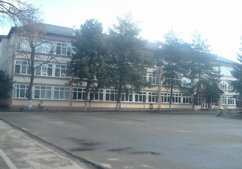 SIGHET: O persoană necunoscută a pătruns în incinta Liceului Tehnologic "Marmaţia". A fost nevoie de intervenţia jandarmilor SIGHET: O persoană necunoscută a pătruns în incinta Liceului Tehnologic "Marmaţia". A fost nevoie de intervenţia jandarmilor