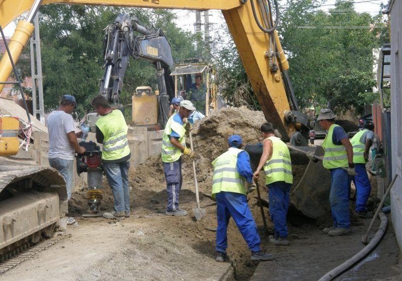 SIGHET: Lucrările la rețeaua de apă și canal întârzie în anumite zone din cauza lipsei unor avize