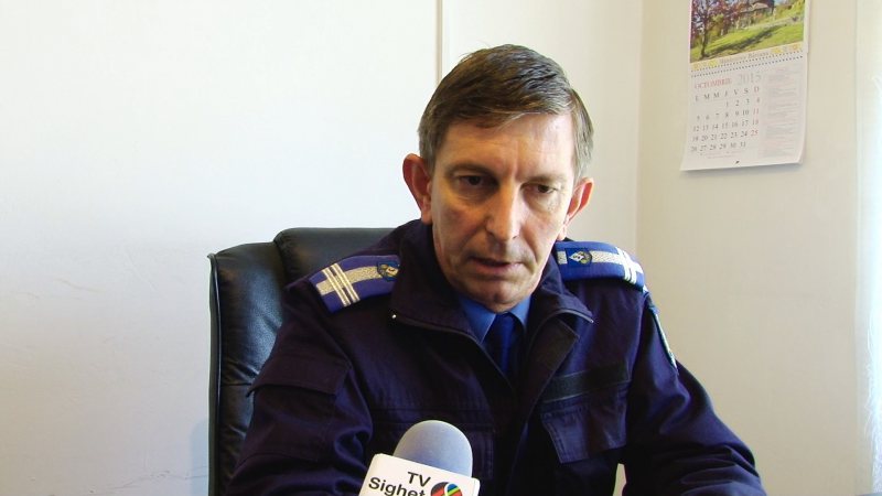 SIGHET: Huligani amendați de jandarmi după ce au intrat fără drept în licee ca să-și regleze conturile cu unii elevi SIGHET: Huligani amendați de jandarmi după ce au intrat fără drept în licee ca să-și regleze conturile cu unii elevi