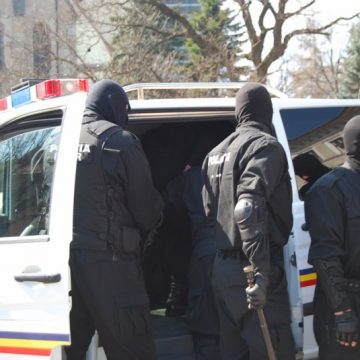 Trei percheziții în Maramureș într-un dosar privind fabricarea și vânzarea de alcool Trei percheziții în Maramureș într-un dosar privind fabricarea și vânzarea de alcool
