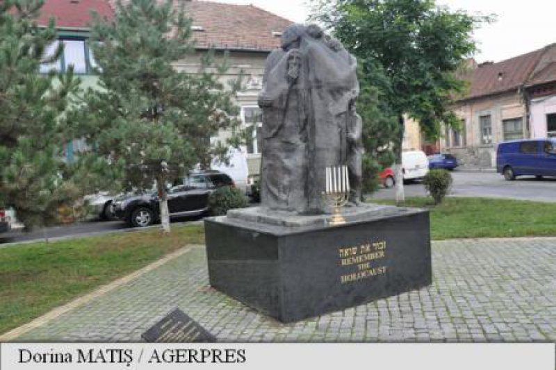 MUREŞ: Plachetă comemorativă în memoria celor 341 de elevi din Târgu Mureș deportați și uciși la Auschwitz MUREŞ: Plachetă comemorativă în memoria celor 341 de elevi din Târgu Mureș deportați și uciși la Auschwitz