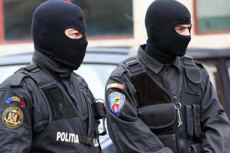 IGPR: 5 percheziții la persoane bănuite că dețin ilegal arme și muniții letale IGPR: 5 percheziții la persoane bănuite că dețin ilegal arme și muniții letale