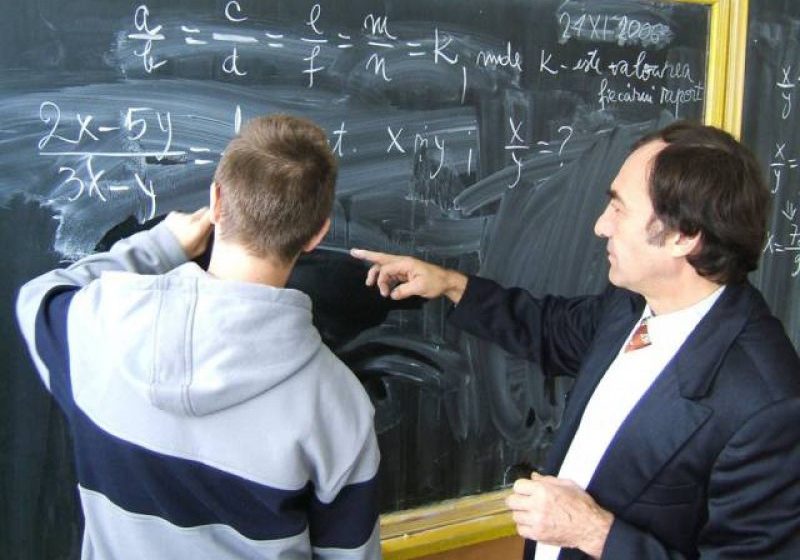 S-A HOTĂRÂT: Din decembrie se măresc salariile dascălilor