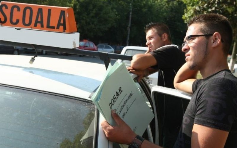 STRES MAI PUȚIN: Începând de astăzi s-au schimbat regulile la examenul auto STRES MAI PUȚIN: Începând de astăzi s-au schimbat regulile la examenul auto